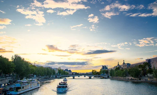 Crucero en París — Foto de Stock