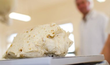 Bir fırın hamur hazırlama.