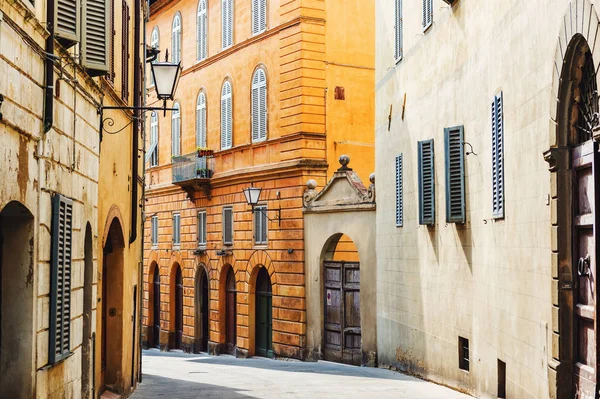 Antigua calle de Siena, Italia — Foto de Stock