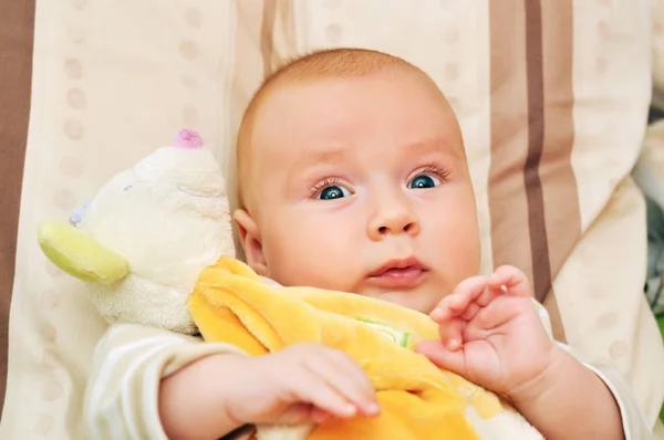 Close up portrait of adorable 4-5 month old baby lying on a pillow — Stock Photo, Image