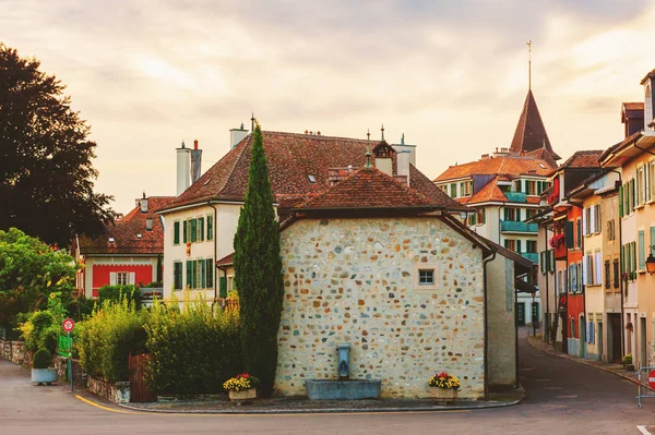 Kleine mittelalterliche Stadt lutry, Kanton Vaud, Schweiz — Stockfoto