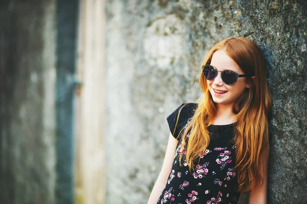 Outdoor fashion portrait of happy red-haired girl, wearing sunglasses and old school style dress — Stock Photo, Image