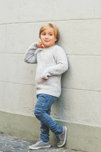 Outdoor portrait of cute 5-6 year old little boy, wearing grey knitted pullover — Stock Photo, Image