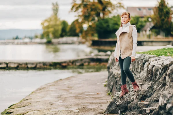 Outdoor portrait of pretty little girl resting by the lake on a cloudy day, image taken in Lausanne, Switzerland — Stock Photo, Image