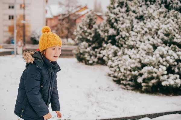 Outdoor Portret Van Jarige Jongen Het Dragen Van Warme Jas — Stockfoto