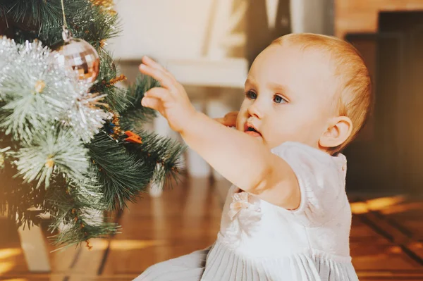 Adorável Ano Idade Bebê Menina Desfrutando Natal Casa — Fotografia de Stock