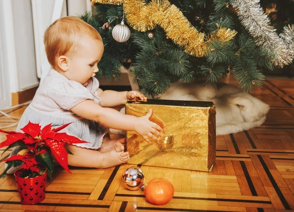 Adorável Ano Idade Bebê Menina Desfrutando Natal Casa — Fotografia de Stock