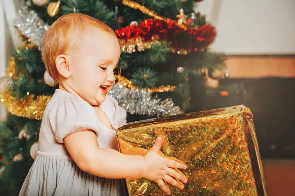 Adorável Ano Idade Bebê Menina Desfrutando Natal Casa — Fotografia de Stock