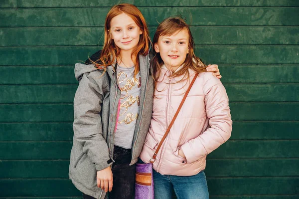 Outdoor Portrait Two Cute Little Teen Girls Wearing Warm Jackets — Stock Photo, Image