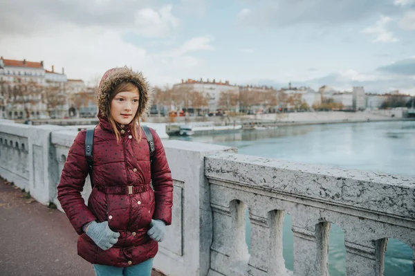 Małe Dziecko Turysta Podziwiając Rodanu Mostu Bonaparte Lyon Francja Podróż — Zdjęcie stockowe