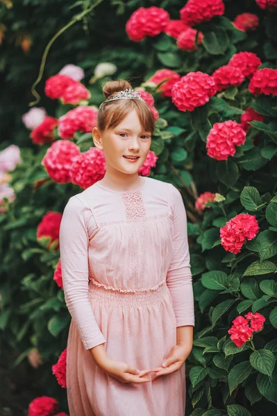 Kleines Ballerina Mädchen Tanzt Hortensiengarten Tutu Kleid — Stockfoto