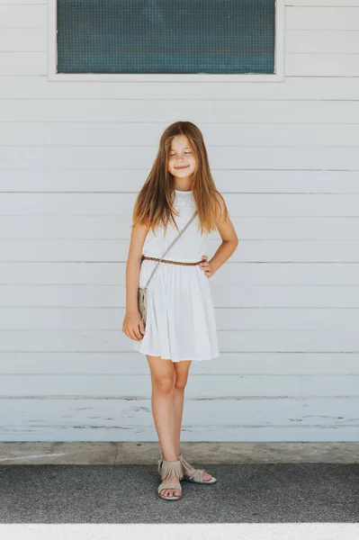 Outdoor Portrait Adorable Preteen Girl Wearing White Summer Dress — Stock Photo, Image