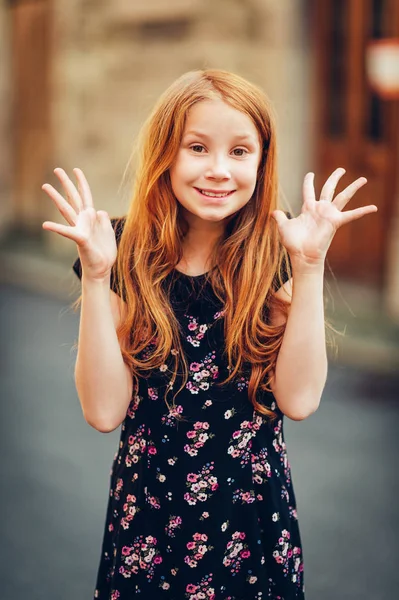 Retrato Moda Livre Menina Cabelos Vermelhos Feliz — Fotografia de Stock