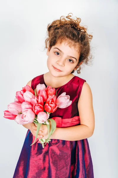 Studio Shot Bambina Anni Con Capelli Ricci Indossa Abito Festa — Foto Stock