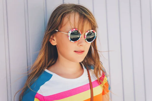 Outdoor Close Portrait Adorable Little Girl Wearing Modern Sunglasses — Stock Photo, Image