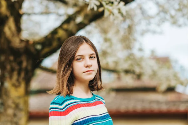Outdoor Portret Van Jonge Preteen Jarig Meisje — Stockfoto