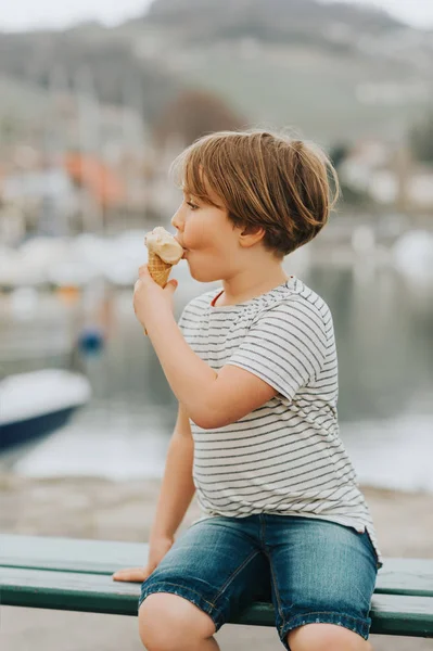 Outdoor Portrait Funny Little Boy Eating Ice Cream Hot Day — Stock Photo, Image