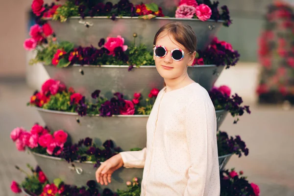 Porträt Eines Süßen Kleinen Mädchens Mit Vintage Sonnenbrille Das Freien — Stockfoto