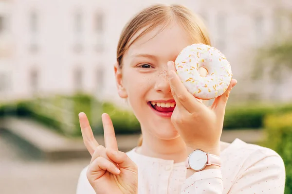 Close Portrait Funny Little Girl Playing Donut Wearing Watch Showing — Stock Photo, Image