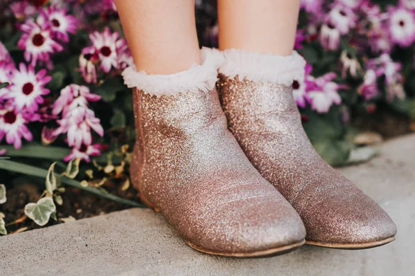 Rosa Glitter Boots Barnets Fötter Skor För Barn — Stockfoto