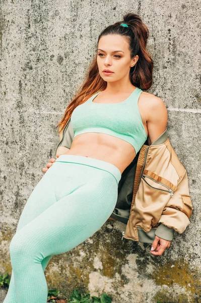 Outdoor Portrait Young Beautiful Fit Woman Wearing Green Activewear Athlete — Stock Photo, Image