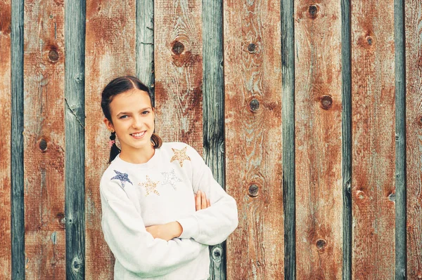 Outdoor Portrait Happy Young Girl Wearing Grey Sweatshirt Posing Brown — Stock Photo, Image