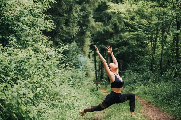 Young Fit Woman Practicing Yoga Summer Forest Wearing Black Leggings — Stock Photo, Image