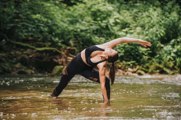 Young Fit Woman Practicing Yoga Standing River Wearing Black Leggings — Stock Photo, Image