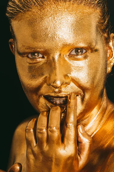 Close Imagem Jovem Bela Mulher Coberta Com Tinta Dourada — Fotografia de Stock