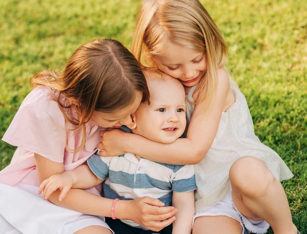 Girls Playing Adorable Baby Brother Summer Park — Stock Photo, Image