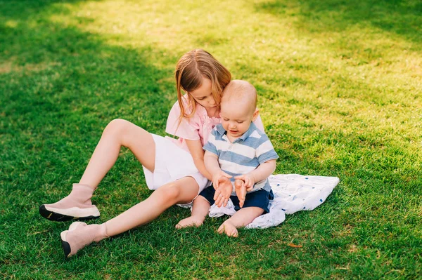 Big Sister Playing Adorable Baby Brother Summer Park — Stock Photo, Image