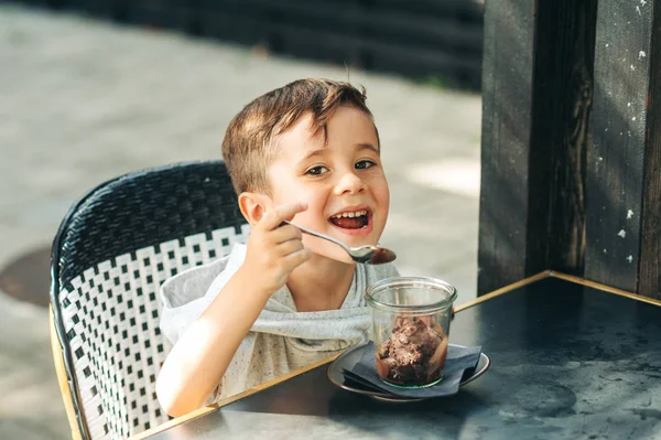 Happy Little Boy Eating Chocolate Ice Cream Outdoor Cafe — 스톡 사진