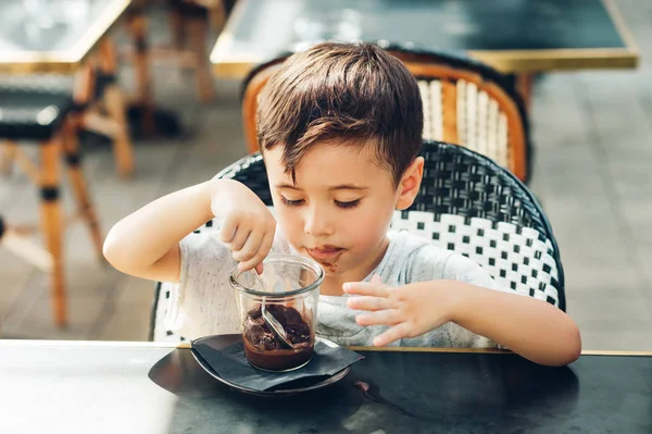 Happy Little Boy Eating Chocolate Ice Cream Outdoor Cafe — 스톡 사진