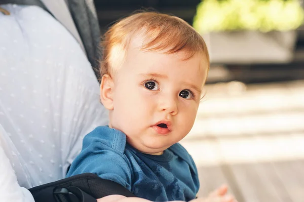 Livre Close Retrato Adorável Menino Ruivo Sentado Buggy — Fotografia de Stock