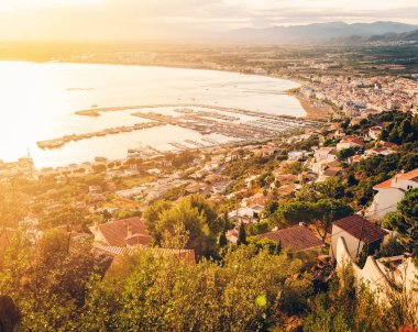 Güller, Girona, Costa Brava, İspanya 'da güzel bir gün batımı