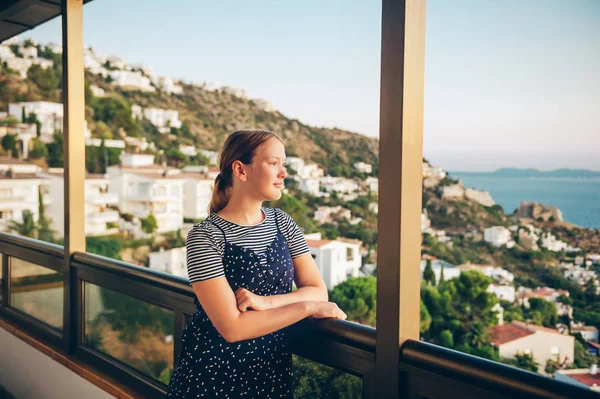 Young Girl Admiring Beautiful Landscape Balcony Summer Vacation Sea Family — Stock Photo, Image