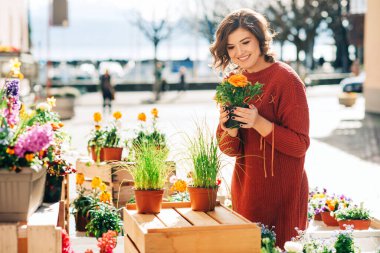 Kadın Çiçek çiçekçi dükkanı tencere satın