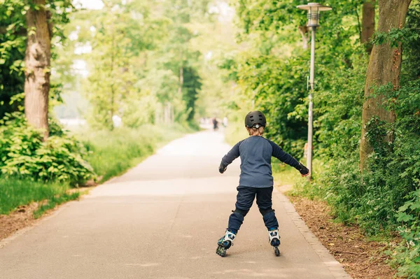 Patinaje Infantil Activo Parque Verano Estilo Vida Saludable Para Los —  Fotos de Stock