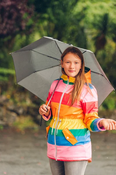 Outdoor Portrait Young Girl Rain Holding Umbrella Wearing Colorful Rain — Stock Photo, Image