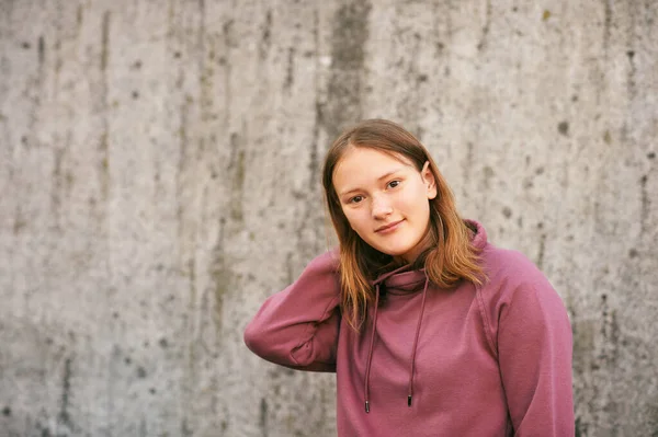 Outdoor Urban Portrait Young Teen Girl Posing Grey Wall Wearing — Stock Photo, Image