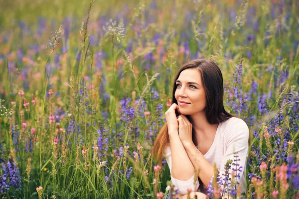 Outdoor Portrait Beautiful Young Woman Enjoying Nice Day Flower Field — Stock Photo, Image