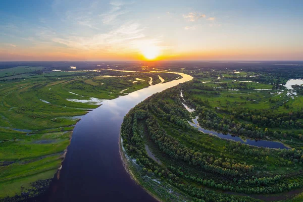 Wit-Russische rivier bij zonsondergang — Stockfoto