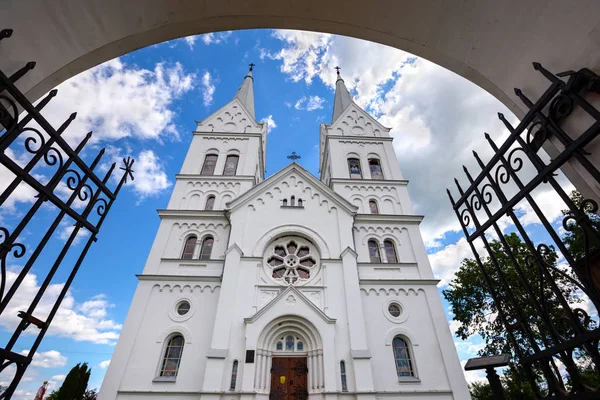 Antiga igreja católica na Bielorrússia — Fotografia de Stock