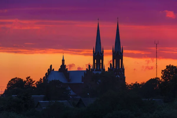 Oude kerk bij zonsondergang — Stockfoto