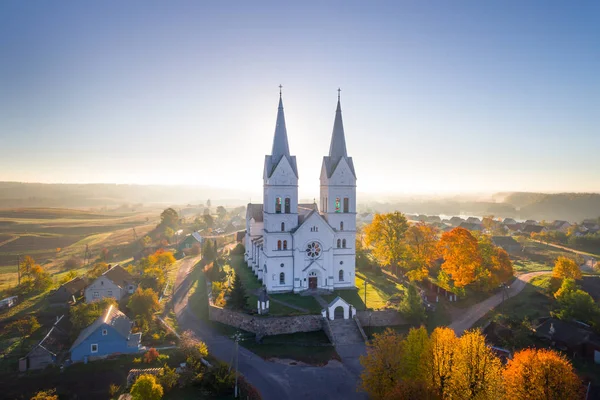 Vieille église catholique au Bélarus — Photo