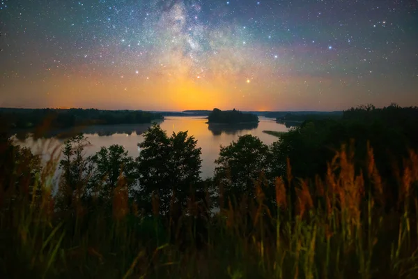 Yazın yıldızlı gece — Stok fotoğraf