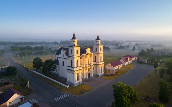 Antiga igreja católica na Bielorrússia — Fotografia de Stock