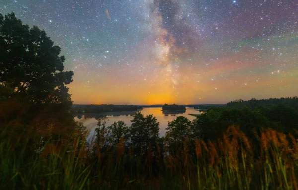 Yazın yıldızlı gece — Stok fotoğraf