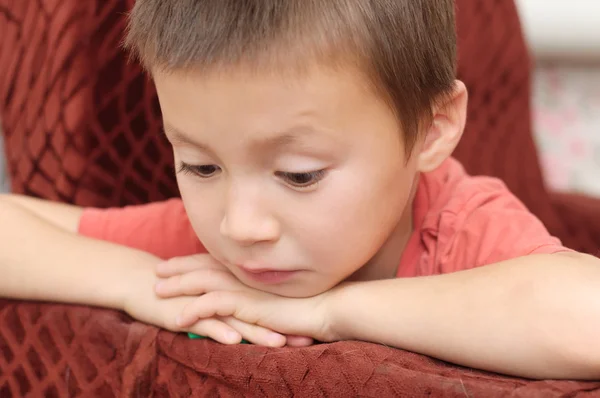 Boy surprised looking down at something — Stockfoto