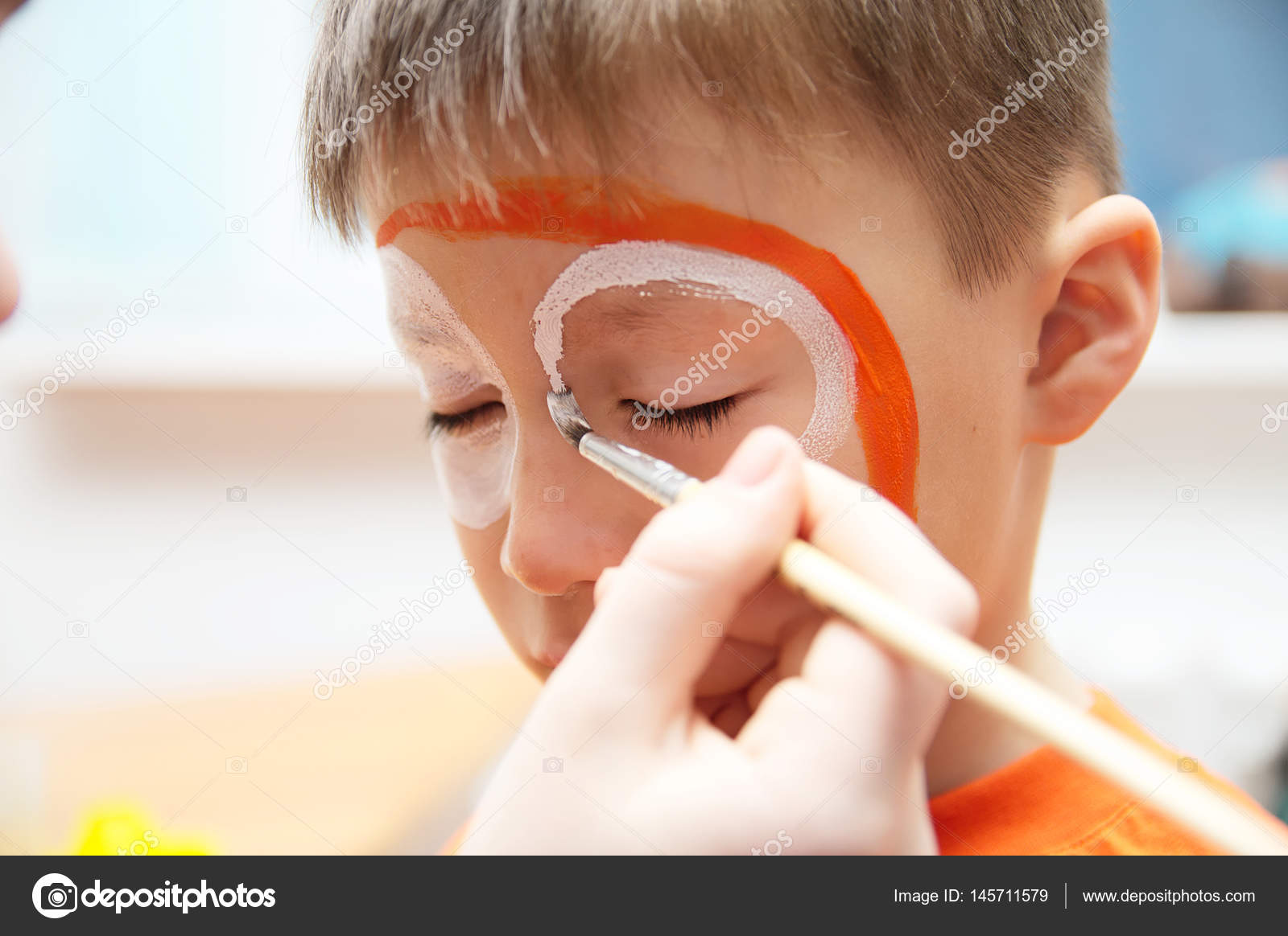 Get Make Up Artist Making Tiger Mask For Child Children Face Painting For iPhone Free Wallpaper Make Up Artist Making Tiger Mask For Child Children Face Painting HD